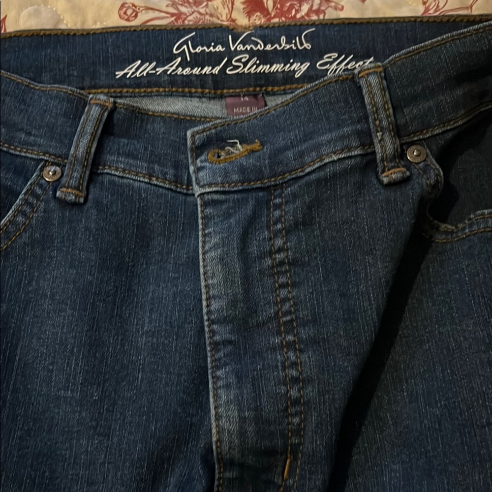 Gloria Vanderbilt woman’s jean skirt